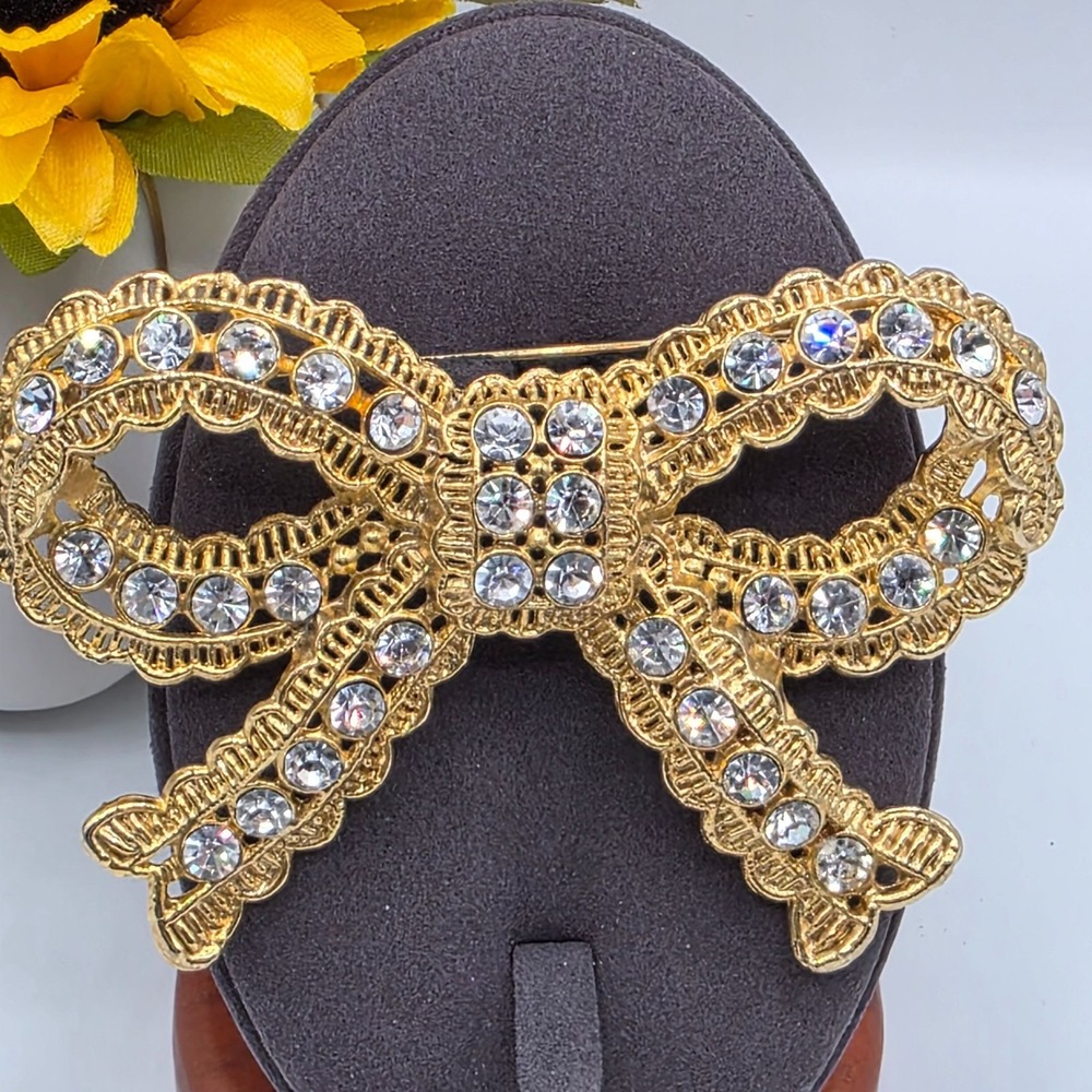 Sparkling Bow Brooch Rhinestone Gold Tone Filigree Lace Charm Pin Prong Set